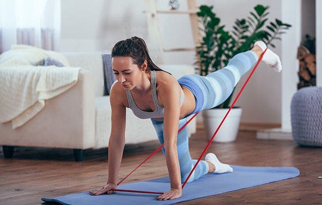 5 enkla övningar hemma med gummiband