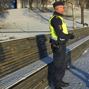 Stefan i polisuniform