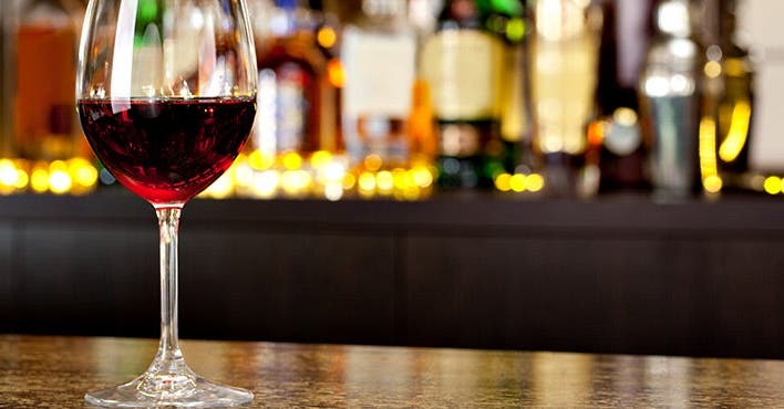5 skäl att dricka mindre alkohol när du vill gå ner i vikt