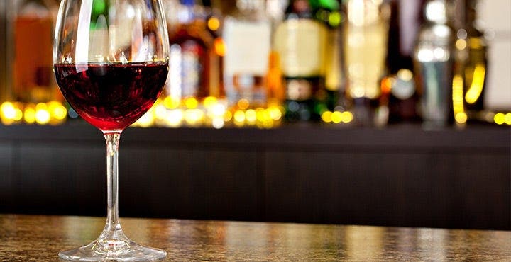 5 skäl att dricka mindre alkohol när du vill gå ner i vikt