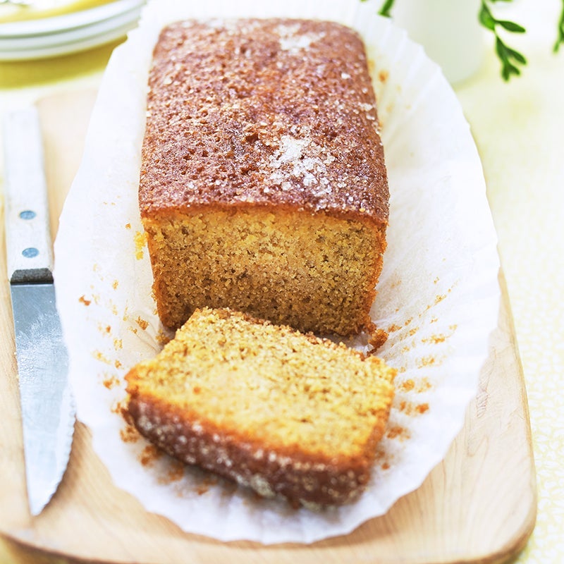 Gluten-free lemon polenta cake