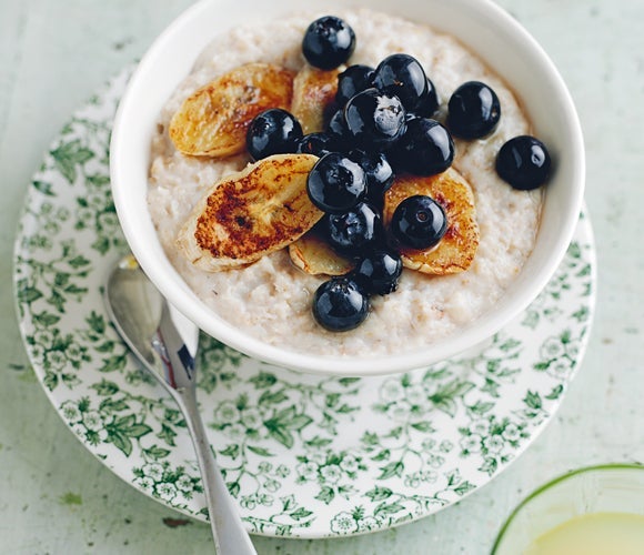 Caramelised banana and blueberry porridge