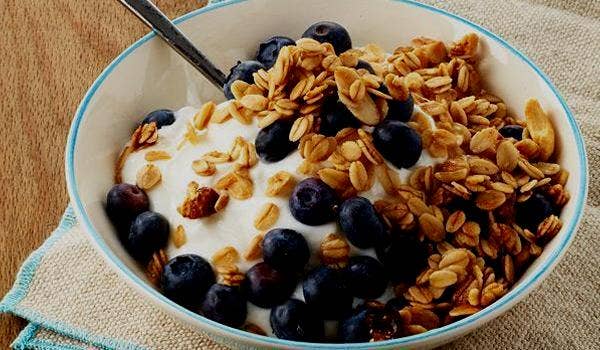 Yogurt with Blueberries and Granola