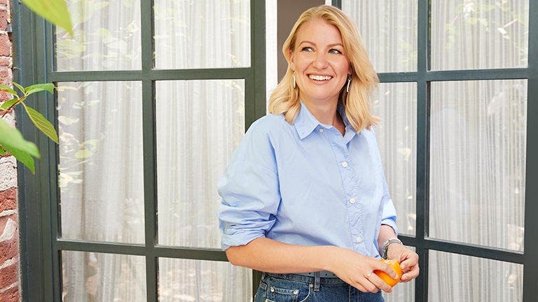 woman with type 1 diabetes peeling an orange