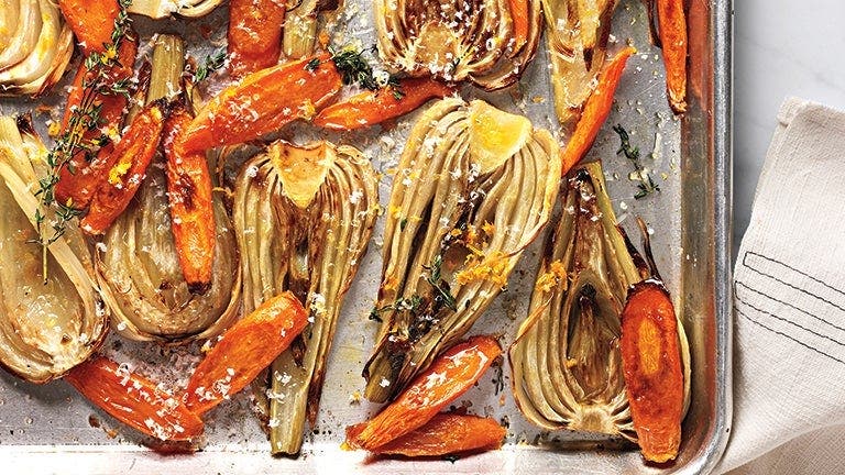 Roasted carrots and fennel: a colorful medley of caramelized vegetables, perfect for a healthy and flavorful meal.
