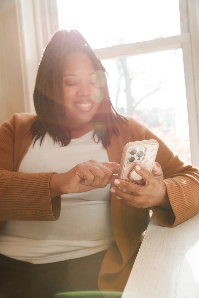 weightwatchers member using the WW app
