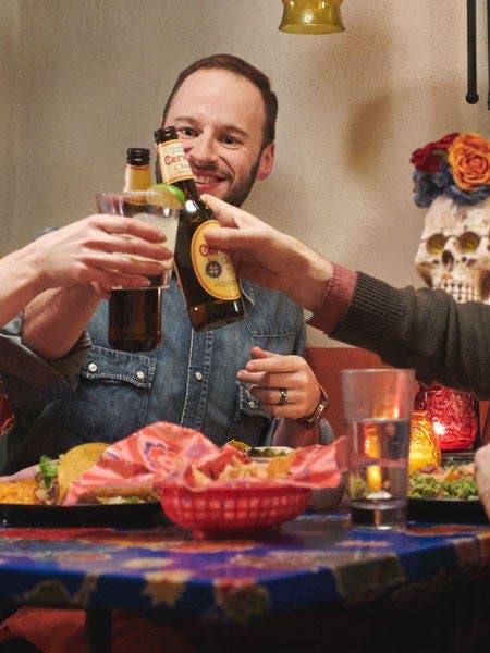 3 surprising ways restaurant music affects how we eat