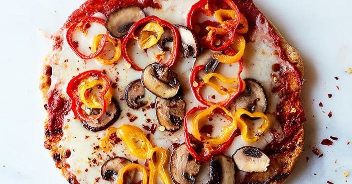 Grilled mushroom and pepper cheese pizzas