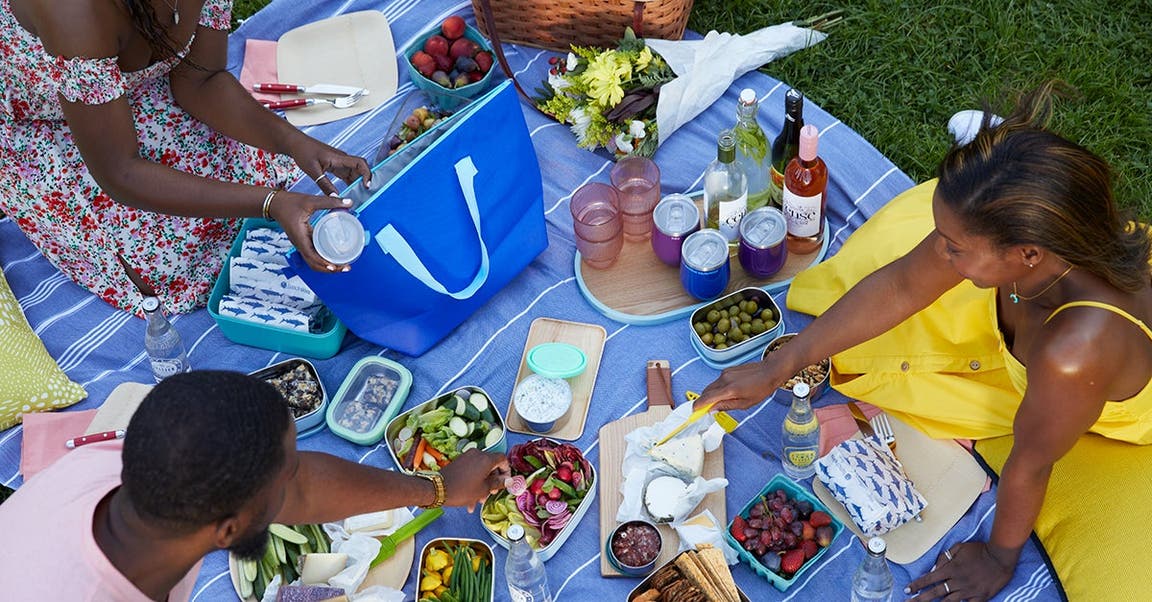 How to picnic in a pandemic, according to experts