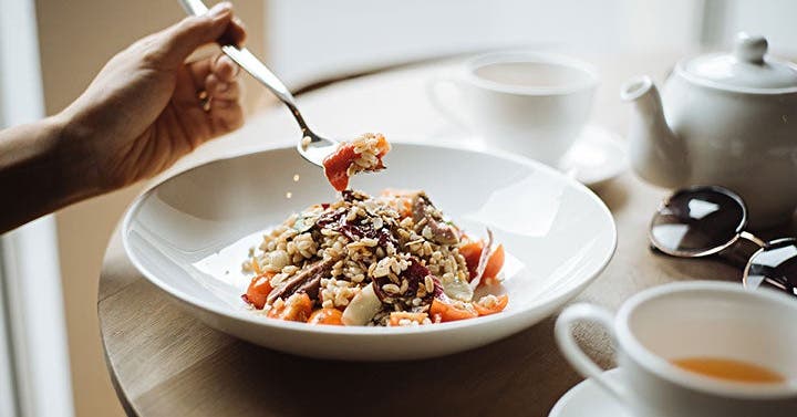 Why Distraction-Free Eating Should Be More of a Thing