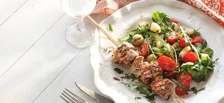 Grillspett med gnocchisallad