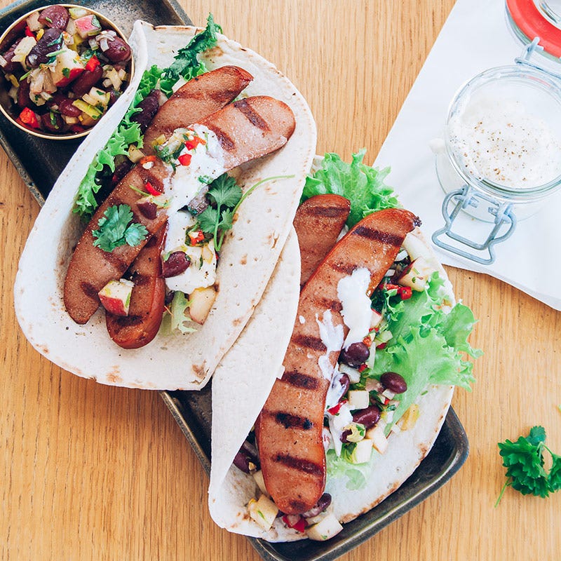 Foto av Grillkorv i tunnbröd med het salsa och fetaoströra från WW ViktVäktarna