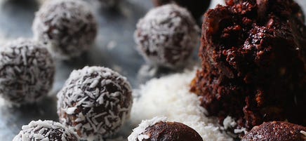 Chokladbollar med mandel och dadlar