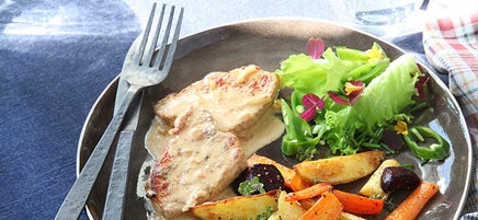 Fläskytterfilé med ugnsrostade rotfrukter och pepparsås
