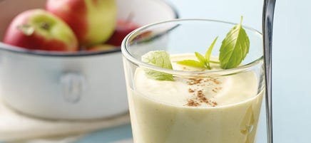 Äppel- och ingefärskompott med kanelyoghurt