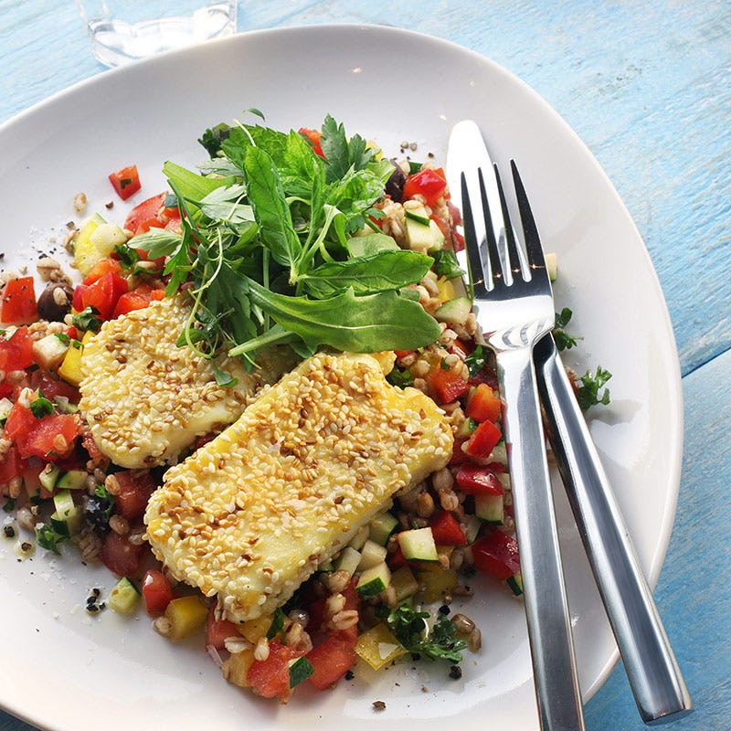 Foto av Sesampanerad halloumi och vetetabbouleh från WW ViktVäktarna