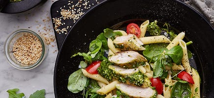 Kycklingsallad med spenatpesto