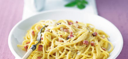 Pasta carbonara med rökt skinka och citron