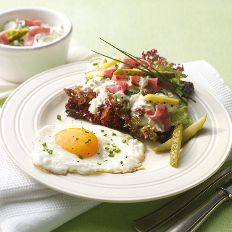 Foto av Snittar med rostbiff och stekt ägg från WW ViktVäktarna