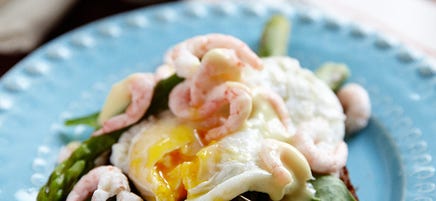 Macka med pocherat ägg och hollandaise