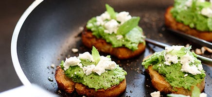 Bruschetta med grön ärtröra