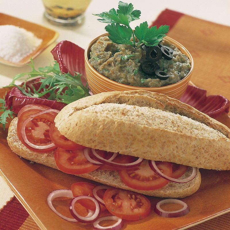 Foto av Citronspetsad aubergineröra och tomatsallad med baguette från WW ViktVäktarna