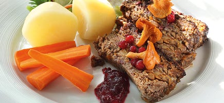 Viltfärslimpa med kantareller och äpple