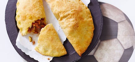 Brasilianska empanadas med kryddig tomatsalsa