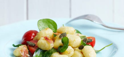 Gnocchi med tomater och salami