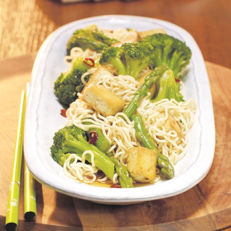 Foto van Gemarineerde tofu met groene groenten door WW