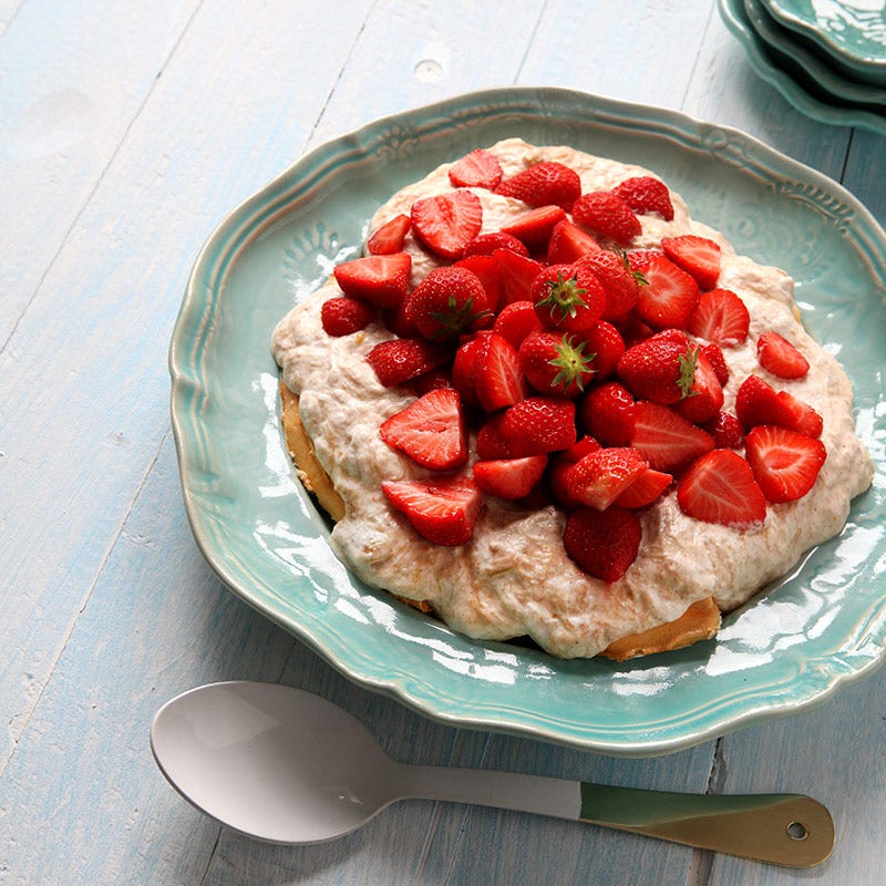 Foto av Pavlova med rabarbermousse och jordgubbar från WW ViktVäktarna