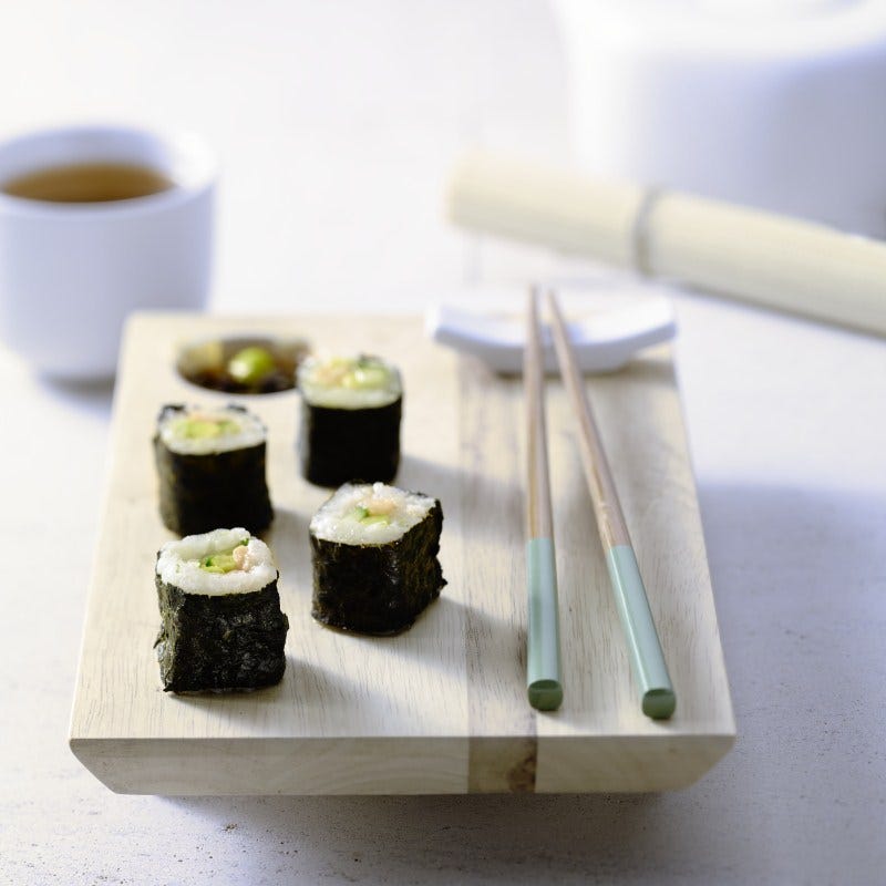 Foto van Sushirolletjes met avocado, komkommer en zalm door WW