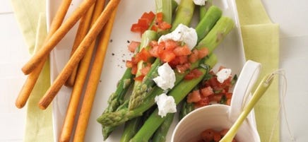 Groene asperges met meloensalsa