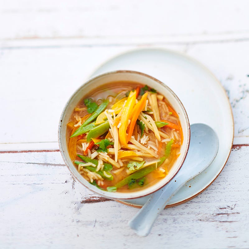 Foto van Aziatische soep met peultjes en rijst door WW