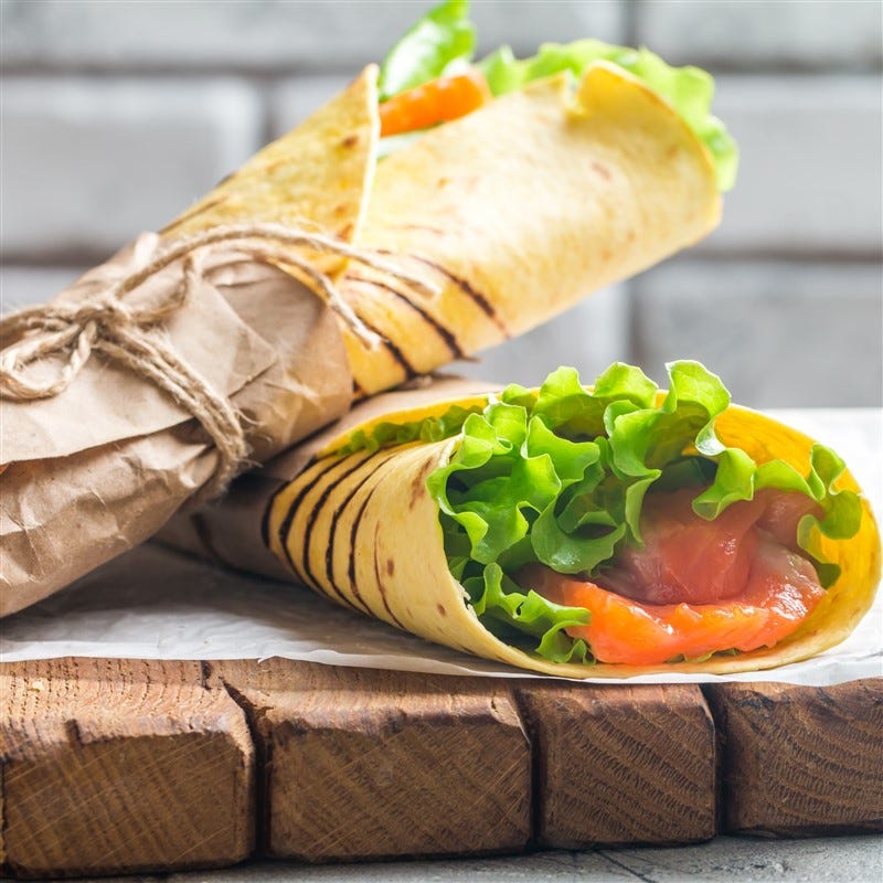 Foto van Wrap met gerookte zalm en komkommer door WW