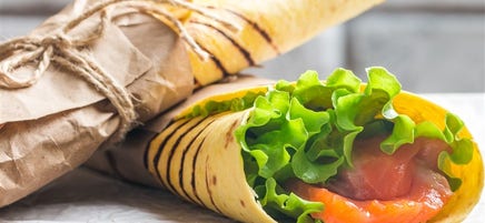 Wrap met gerookte zalm en komkommer