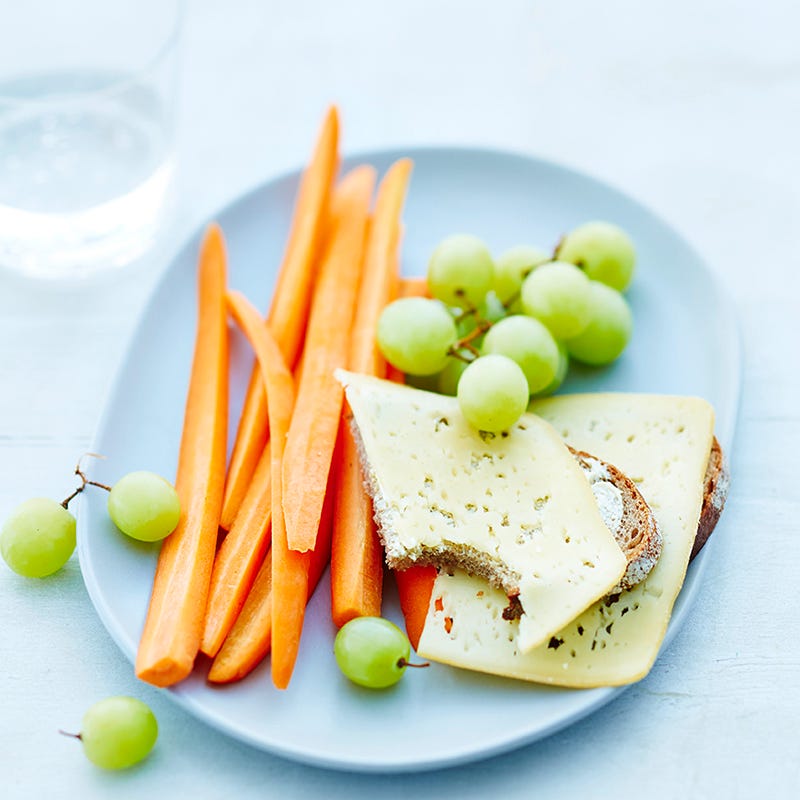 Foto van Boerenbrood met kaas en druiven door WW