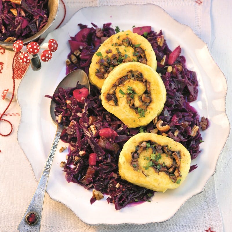 Foto van Gevulde aardappelrol met eekhoorntjesbrood en rodekool met dadels door WW
