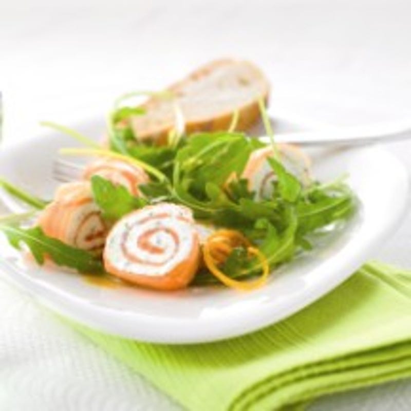 Foto van Zalmrolletjes op een bedje van rucola door WW