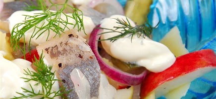 Salade met haring, aardappel en appel