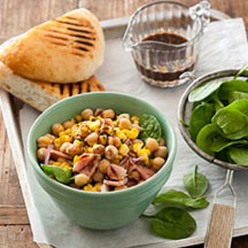 Foto van Salade met kikkererwten, mais en spekreepjes door WW