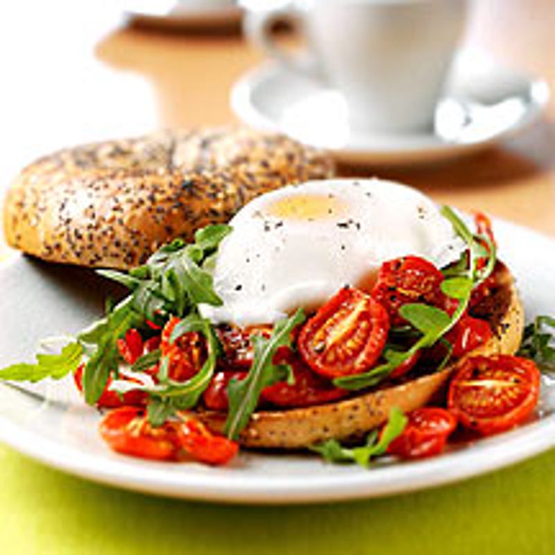 Bagels tomate œuf roquette