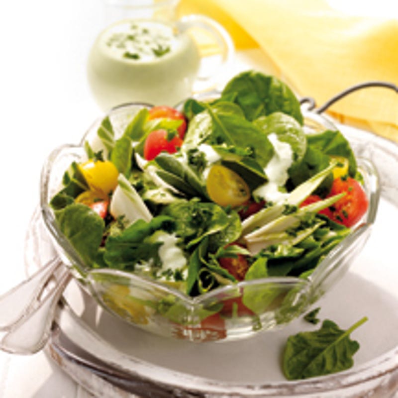 Foto van Lentesalade met groene kruiden door WW