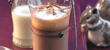 Warme hazelnootchocolademelk