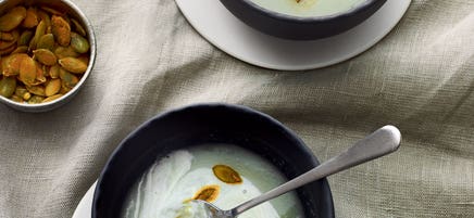 Velouté d'artichaut et graines de courge épicées