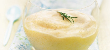Mousse d'abricot au romarin
