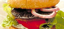 Burger grillé aux champignons sauce au basilic