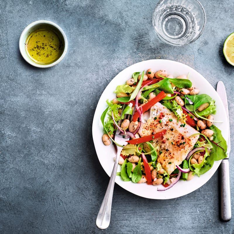 Filet de cabillaud sur lit de salade