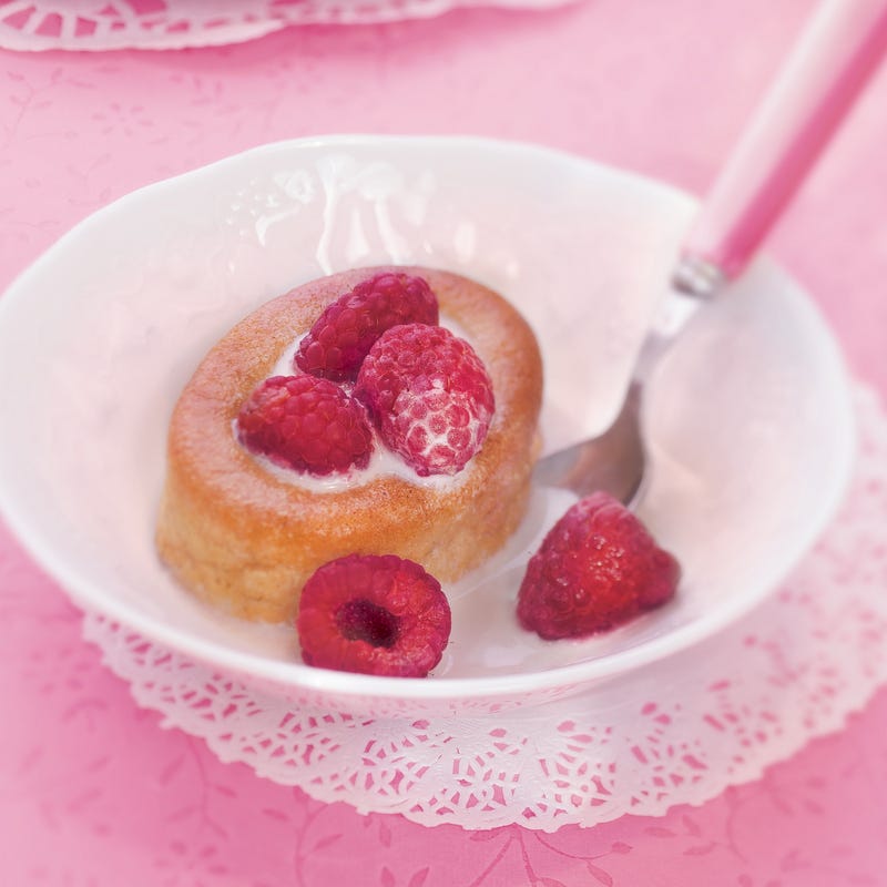 Photo de/du Petits gâteaux à la framboise façon savarin par WW