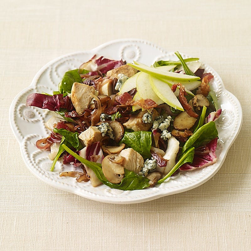 Photo de/du Salade tiède aux épinards, lard, poulet et fromage bleu par WW